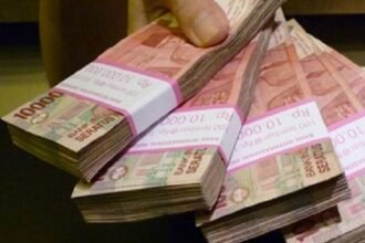 uang seratus ribu rupiah