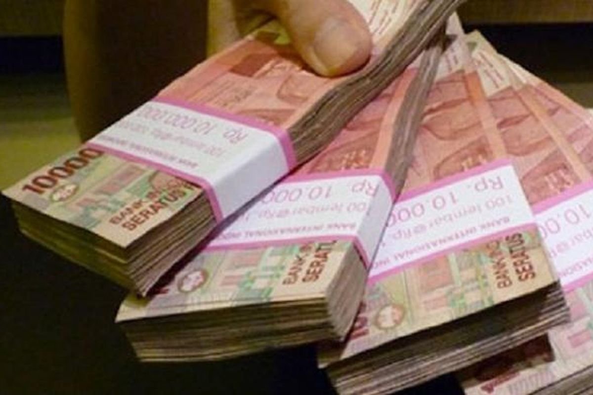 uang seratus ribu rupiah