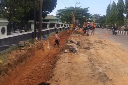Proyek trotoar bontang