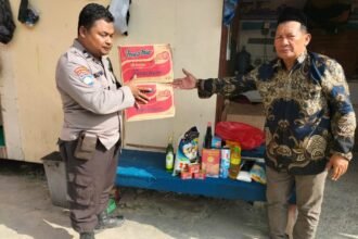 Penyerahan bantuan sembako
