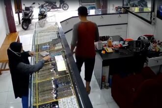 Maling emas bontang.
