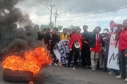 Aksi demo di Palangkaraya.