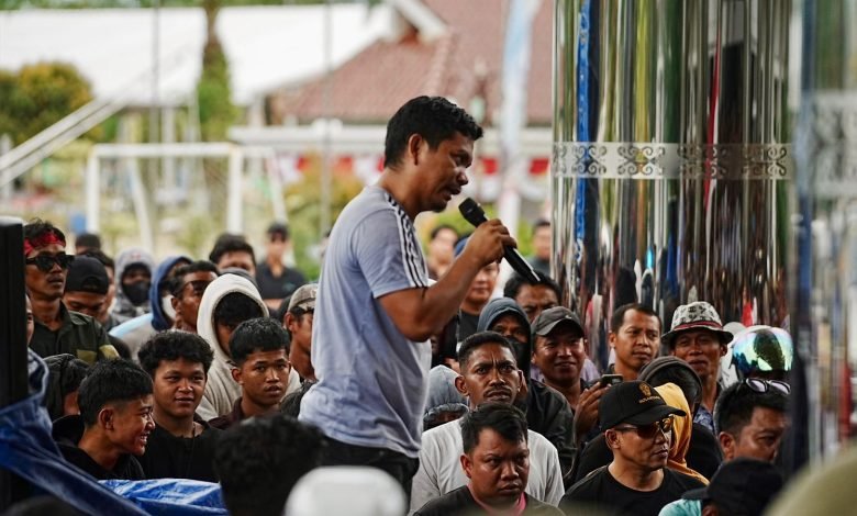 Aksi Masyarakat Kutim Menggugat mendatangi Kantor DPRD dan Kantor Bupati Kutim, Selasa (27/10/2025)