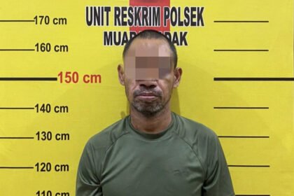 KD (43), tersangka kasus pencurian onderdil mobil di Desa Badak Baru, Kecamatan Muara Badak, Kutai Kartanegara.