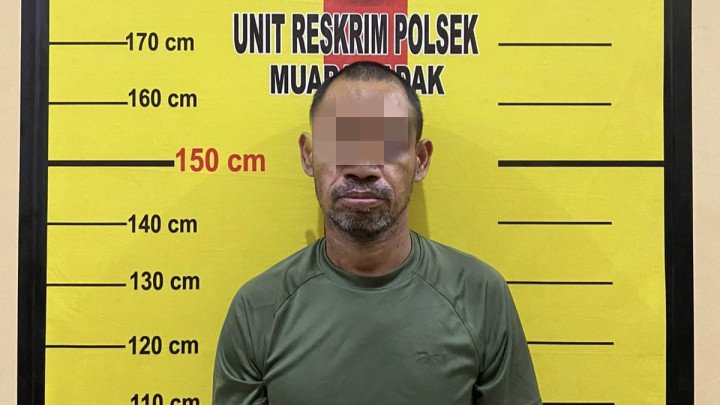 KD (43), tersangka kasus pencurian onderdil mobil di Desa Badak Baru, Kecamatan Muara Badak, Kutai Kartanegara.