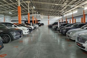 Show Room mobil bekas.