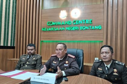 Kejaksaan Negeri (Kejari) Bontang menggelar jumpa pers terkait kasus dugaan korupsi dana bimtek di Dishub Bontang.
