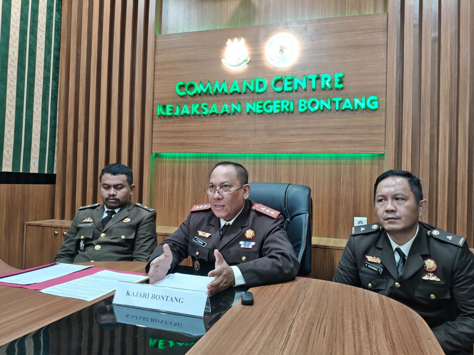 Kejaksaan Negeri (Kejari) Bontang menggelar jumpa pers terkait kasus dugaan korupsi dana bimtek di Dishub Bontang.