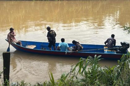 Pencarian pekerja sawit di Desa Santan Ulu yang diduga tenggelam.