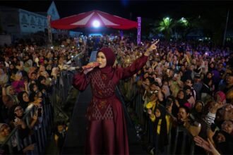 Aksi panggung Selfi Lida di Stadion Bessai Berinta, Bontang. (PPID)