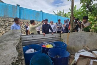 Menteri LH meninjau pengelolaan limbah pasar Citra Mas.