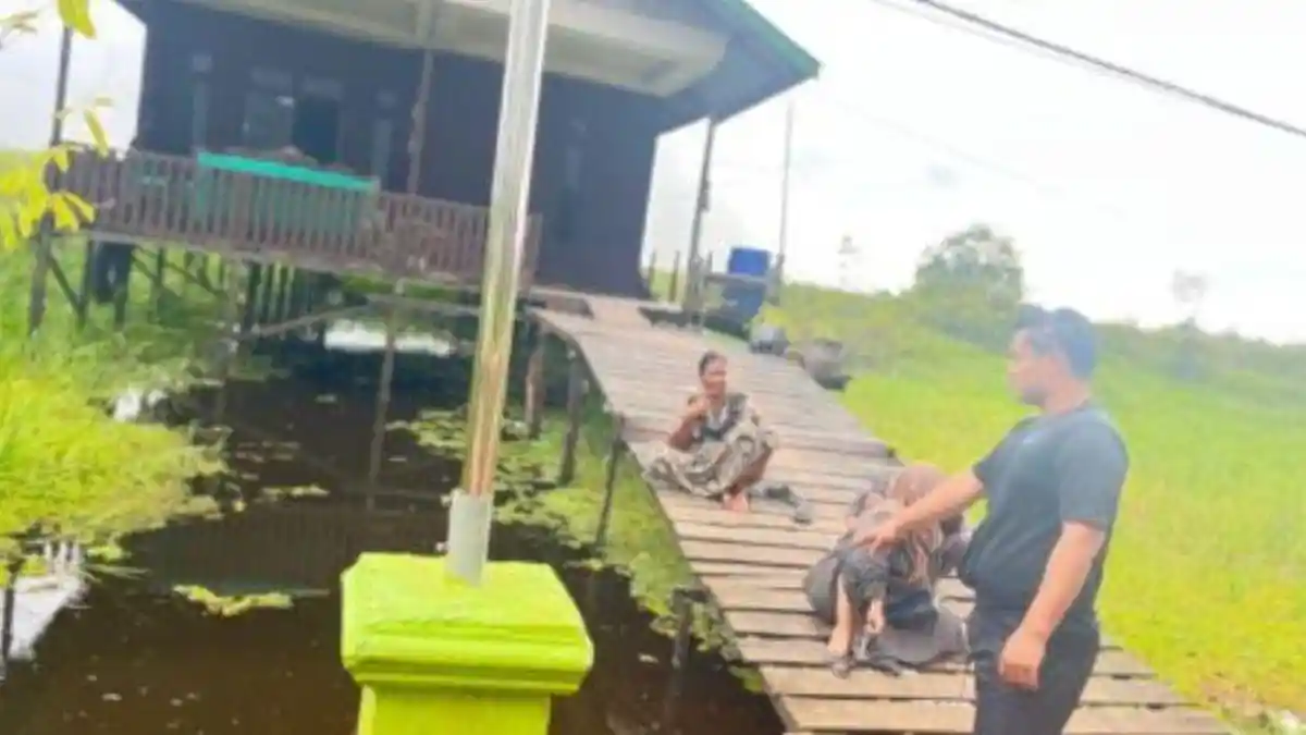 TKP balita tiga tahun yang dinyatakan meninggal dunia setelah tenggelam di parit kemarin, Rabu (4/2/2026) di Kecamatan Bengalon, Kutim
