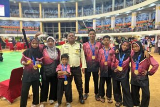 para atlet pencak silat bersama pendamping di kejurnas balikpapan. (istimewa)