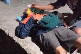 Korban begal di Bukti Kusnodo Bontang ditolong oleh pengendara yang melintas.