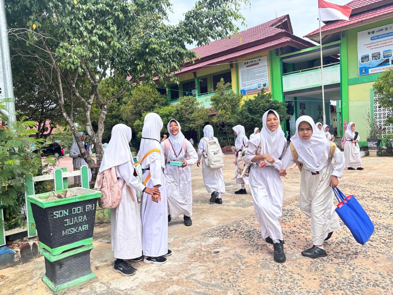 Pelajar kelas 6 SDN 001 usai menggelar try out hari pertama. (istimewa)