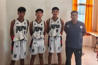 Siswa SMPN 4 BB saat bertanding di KBL Samarinda, mewakili Klub Puma Samarinda didampingi pelatih. (istimewa)