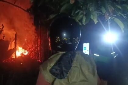 kebakaran dini hari di samarinda. (istimewa)