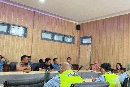 mediasi korban PHK dan pemerintah Kutim serta dengan perwakilan PT Pama. (istimewa)