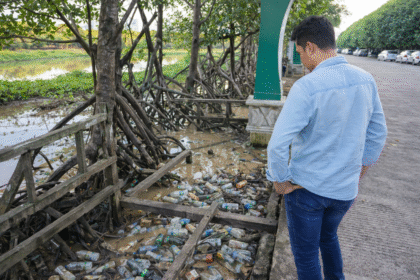 sampah di pesisir bontang. (istimewa)
