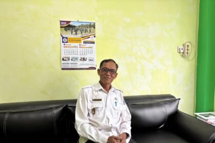 Kepala Sekolah SMP Negeri 1 Bontang, Riyanto. (istimewa)