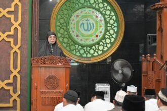 walikota Bontang Neni Moerniaeni saat Sambutan di Masjid Al hijrah.