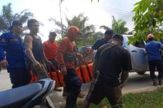 BPBD PPU amankan korban untuk dibawa ke rumah sakit untuk dilakukan pemeriksaan. (Dok.BPBD PPU). (istimewa)