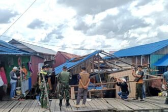 Rumah Hatija roboh pada Sabtu (23/5) malam, di Jalan Sultan Hasanuddin RT 36 Kelurahan Berbas Tengah, Bontang Selatan.