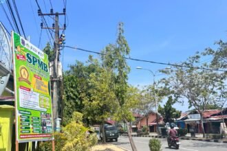 Spanduk pengumuman SPMB di SDN 013 Bontang Selatan. (istimewa)