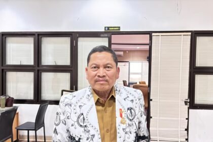 Ketua PGRI Kota Bontang, Saparudin. (istimewa)