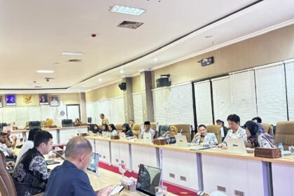 Rapat dengar pendapat PGRI Bontang bersama Komisi Gabungan DPRD Bontang. (istimewa)
