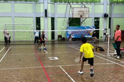 Suasana kegiatan olahraga bulu tangkis 02SN tingkat Kota Bontang jenjang SD dan SMP