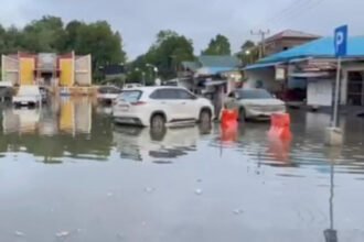Kawasan Bontang Kuala terendam banjir rob, Senin (18/5/2026). (istimewa)