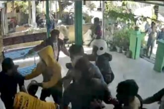 pelaku penyerangan di rumah warga api api pada kasus maling mangga terekam cctv. (istimewa)