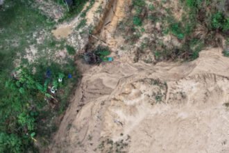 Potret tanggul jebol di Kampung Timur RT 1 Kelurahan Kanaan. (istimewa)