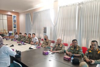 Rapat kordinasi satpol pp bontang dengan instansi terkait. (istimewa)