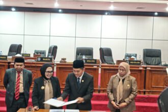 penandatanganan hasil sidang pembatalan proyek Multi Years Contract (MYC) Danau Kanaan, Rabu (13/5/2026). (istimewa)