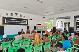 Pemkot Bontang dan masyarakat Bontang Kuala rapat terkait retribusi uang masuk pada Senin (18/5/2026). (istimewa)