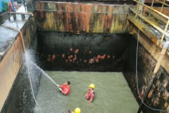 Pembersihan WTP oleh petugas Perumda Tirta Taman . (istimewa)