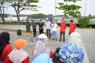 Wawali Bontang Agus Haris memimpin kegiatan Korve di pelabuuhan tanjung laut. (sumber foto PPID Bontang)