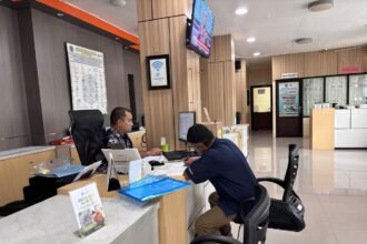 Pelayanan langsung di Kantor Utama DPM-PTSP Bontang di Jalan Awang Long, Bontang Utara
