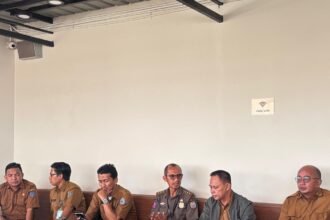 OPD teknis melakukan koordinasi perihal dokumen perizinan usaha di Gerai Kopi Jenderal Achmad Yani, Kelurahan Api-api