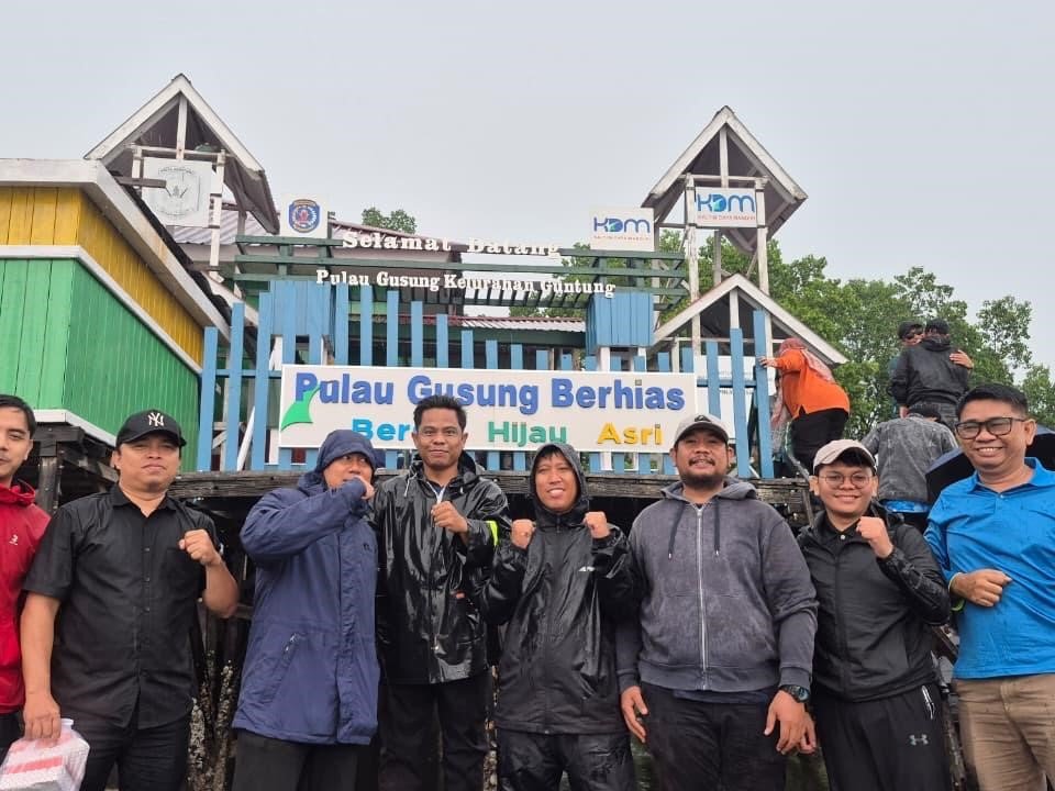 Kolaborasi antar OPD aksi bersih-bersih di Pulau Gusung, Kelurahan Guntung