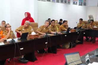 DPM-PTS Bontang saat rapat pembahasan Raperda Penyelenggaraan Penanaman Modal bersama Komisi B DPRD Bontang