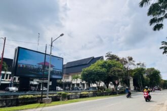 Salah satu videotron yang berada di Jalan Awang Long, Bontang Utara