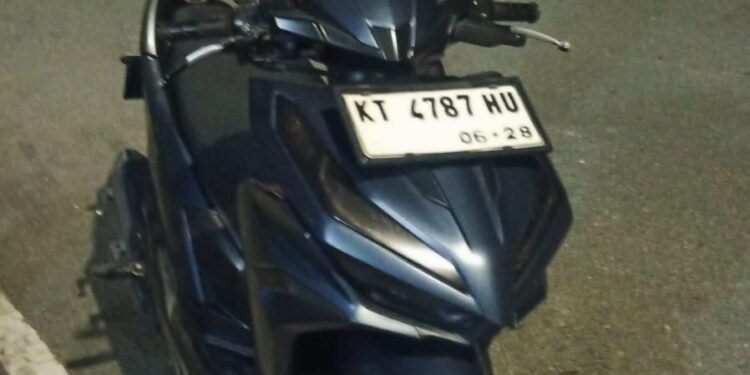 Motor yang diduga milik pelaku tertinggal di lokasi kejadian.