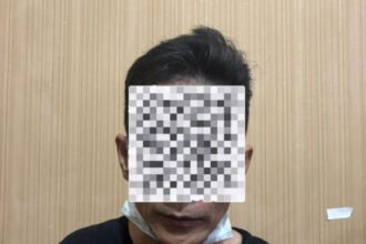 Tersangka pencurian saat diamankan polisi. (Ist)