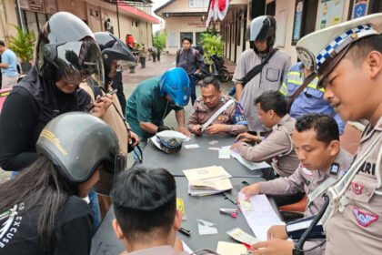 Polantas menggelar razia di Jalan Bhayangkara beberapa waktu lalu. (Dok Klik Kaltim)