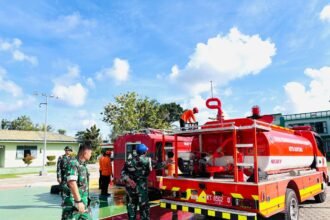 BPBD Bontang bersama Kodim 0908 Bontang latihan pengoperasian mobil fire.