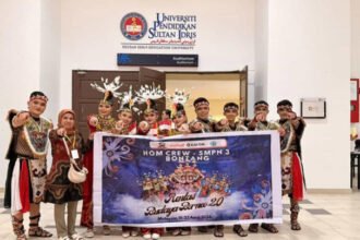 Siswa SMPN 3 Bontang bersama grupnya menampilkan tari kreasi dayak di Malaysia.