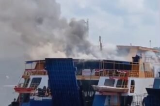 KM Bontang Exspress terbakar. (istimewa)